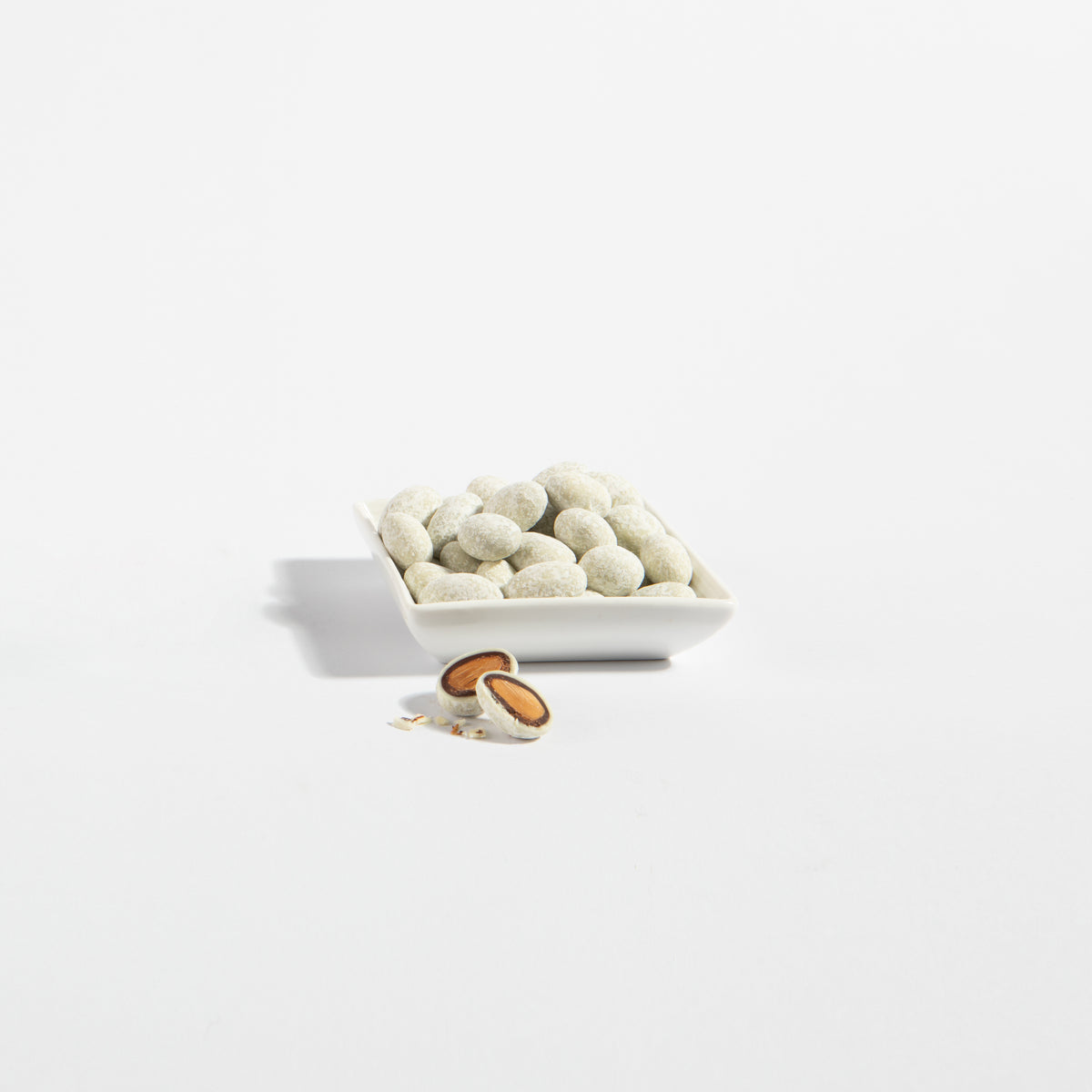 CC MINT ALMONDS NUTS R40-03